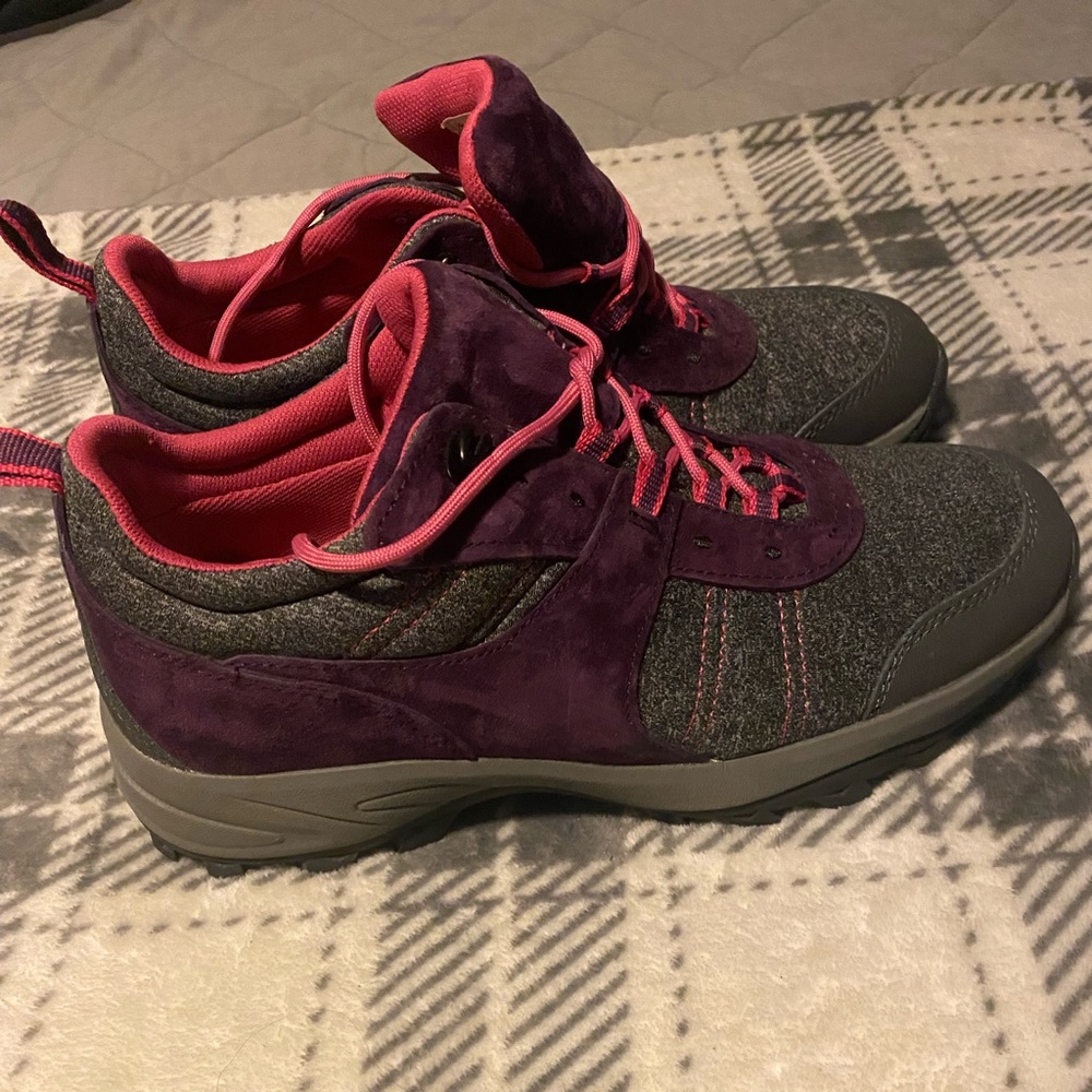 ***sold***Women Jilpine waterproof hiking boot (Duluth Trading Co.)